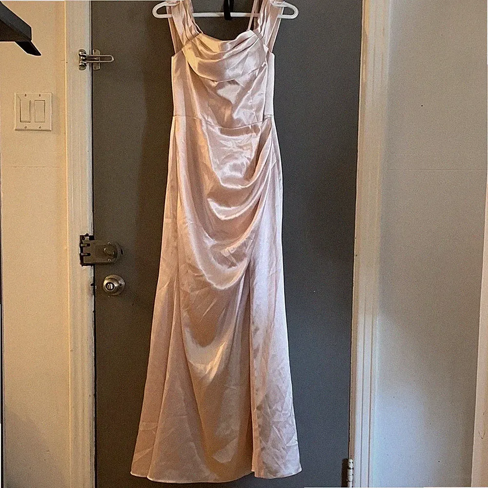 Jjs house maxi M champagne wedding guest evening prom bridesmaid satin dress