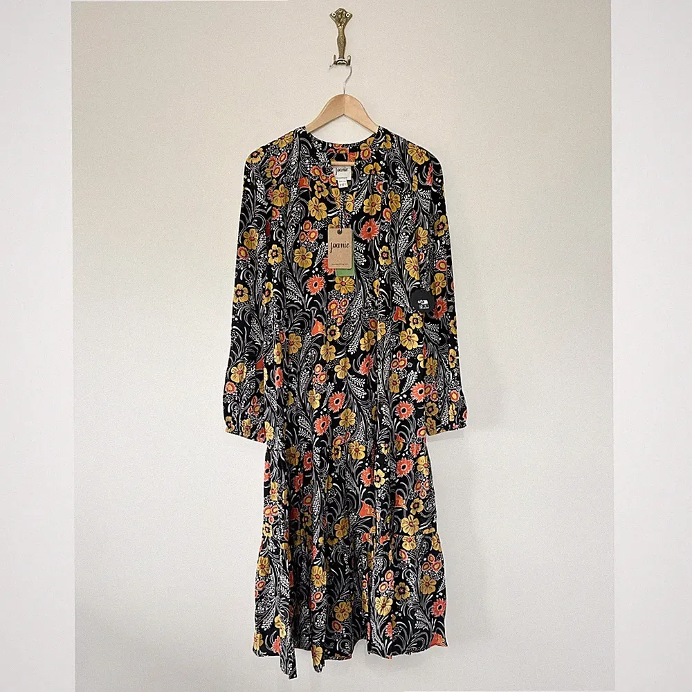 Joanie Cady Stufen Midikleid Gr. S schwarz Blumen Langarm Hochzeitsgast