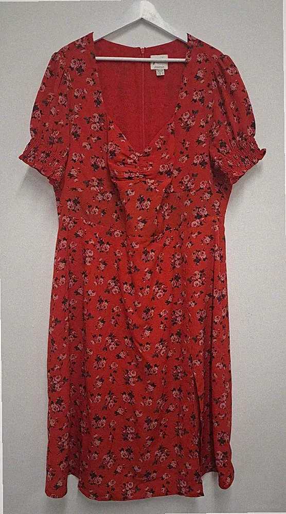 Joanie Milkmaid Midikleid Gr. 20 rot Blumen Kurzarm gerafft Frontschlitz
