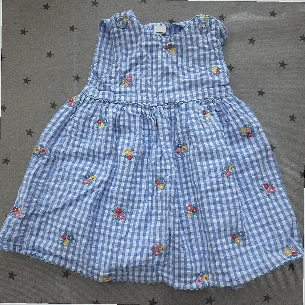 JoJo Maman Bebe Kleid Applikation blau Gingham Ostern/Sommer 6-12 Monate ärmellos