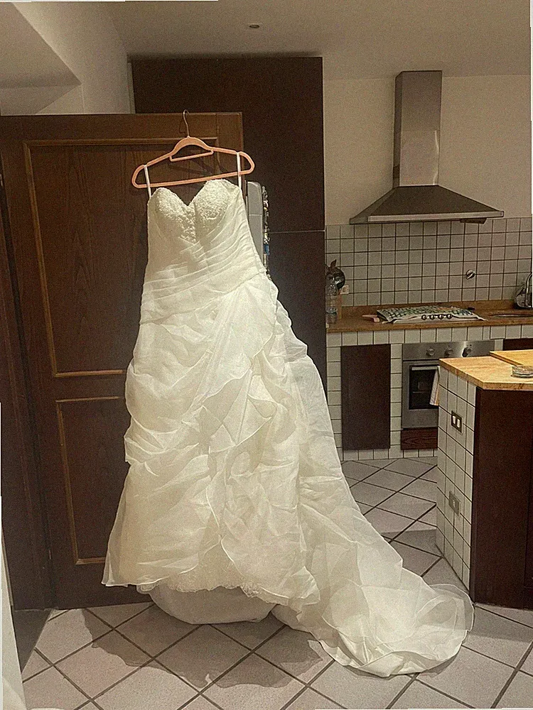Jolies Brautkleid Gr. 52 Elfenbein Trägerlos Prinzessin Satin Spitze