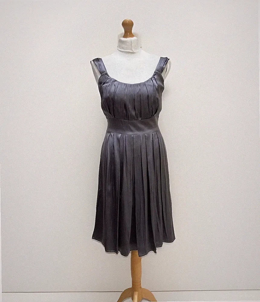 Joseph Kleid Damen UK 10 silbergrau Seidenmischung Satin Plissee Anlass Party