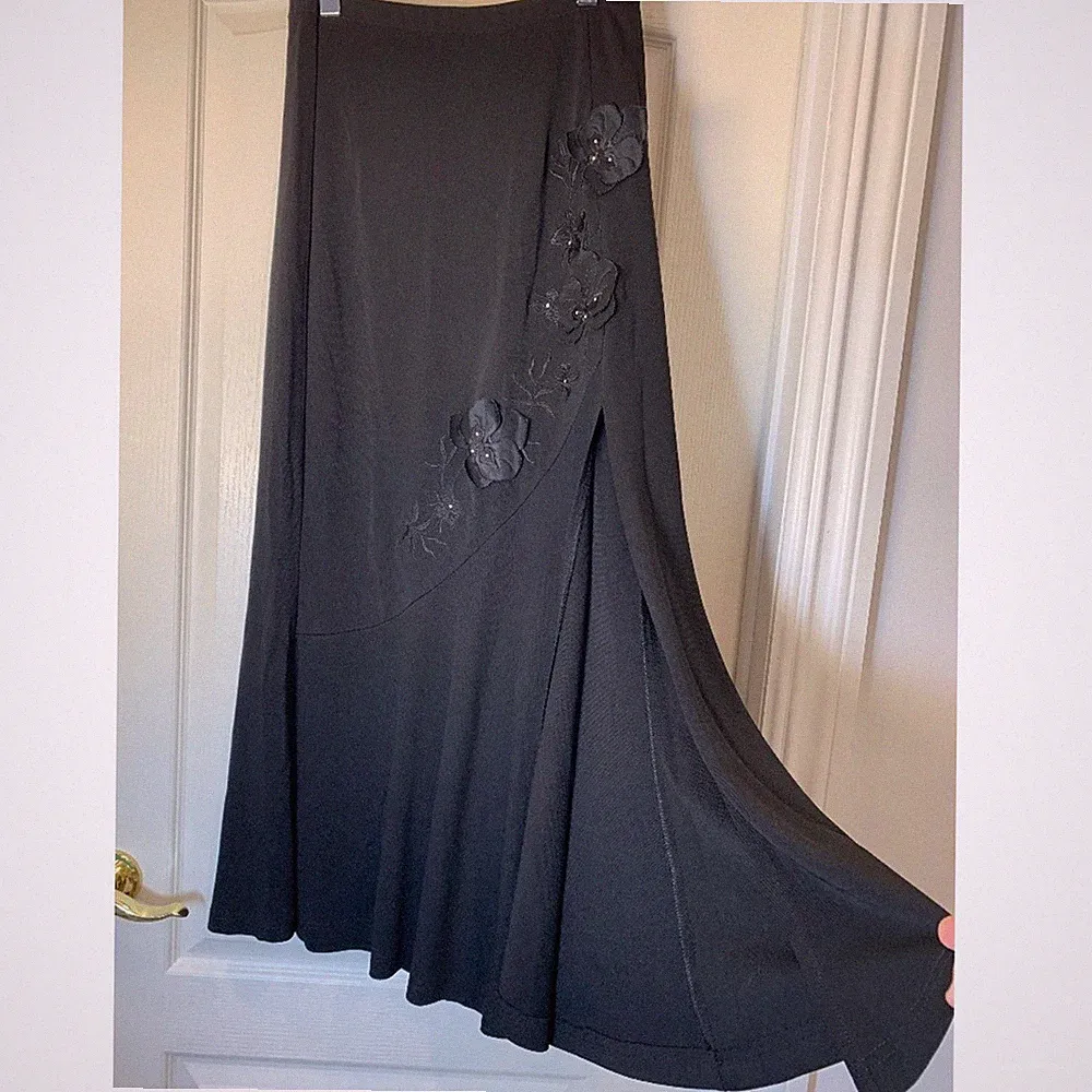 Joseph Ribkoff Black Floral Appliqué Long Skirt Wedding Guest Elegant Occasion