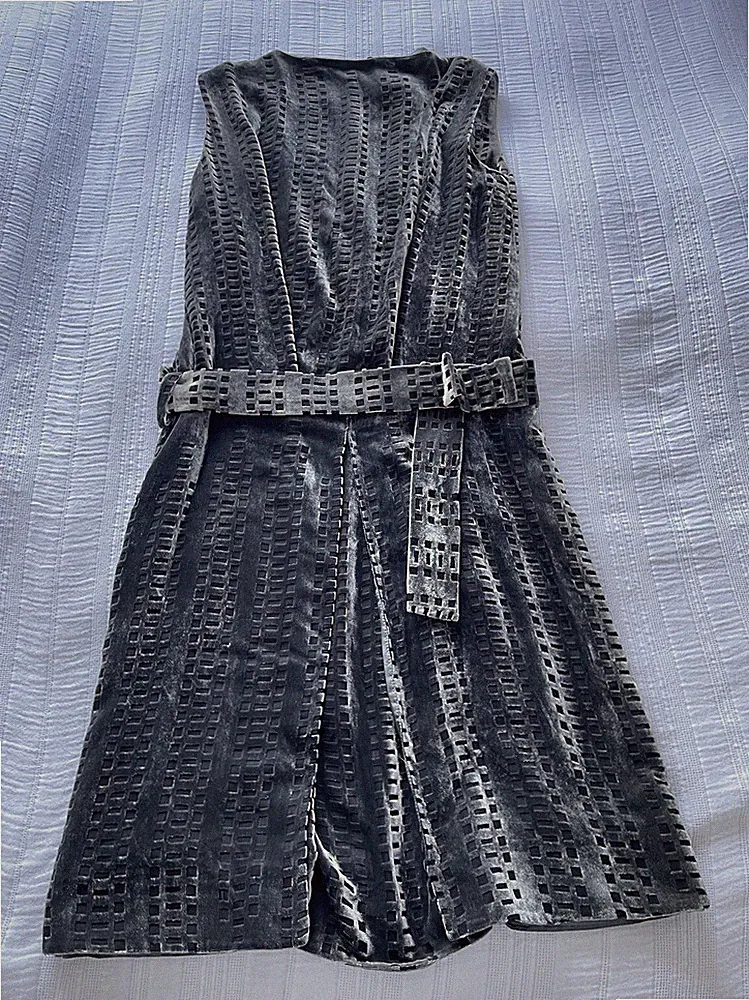 Joshua Jeffrey Millard grau Seidenmischung Samt fallende Taille Kleid Größe 8 neu mit Etikett
