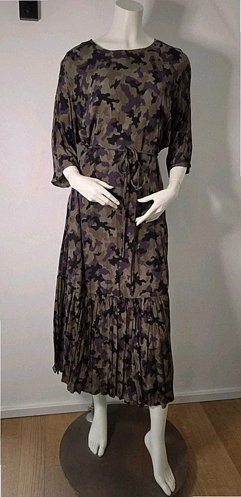 JUST Midikleid Camouflage Plissee mit Bindegürtel 3/4-Ärmel Gr. XL, 95 € NEU!