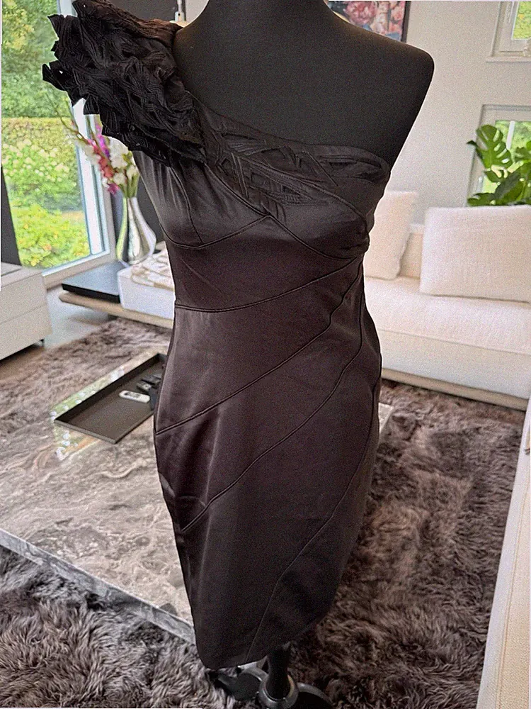 Karen Millen Etuikleid schwarz 38 One-Shoulder Rüschen RV