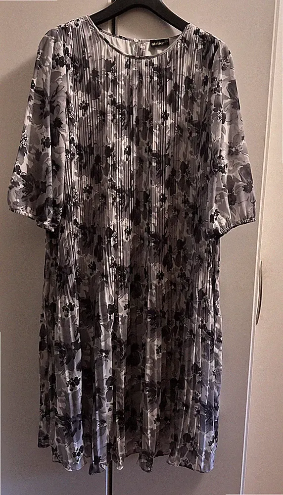 Kleid 44 Plissee von Atelier