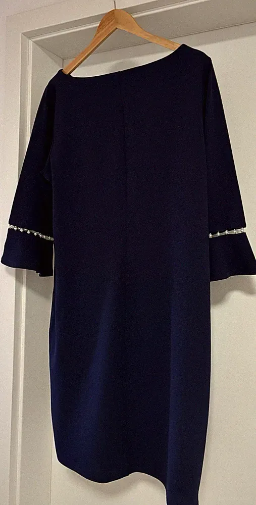 Kleid Anna Field Gr. 50 neu Dunkelblau mit ausgestellten Ärmeln und Perlen