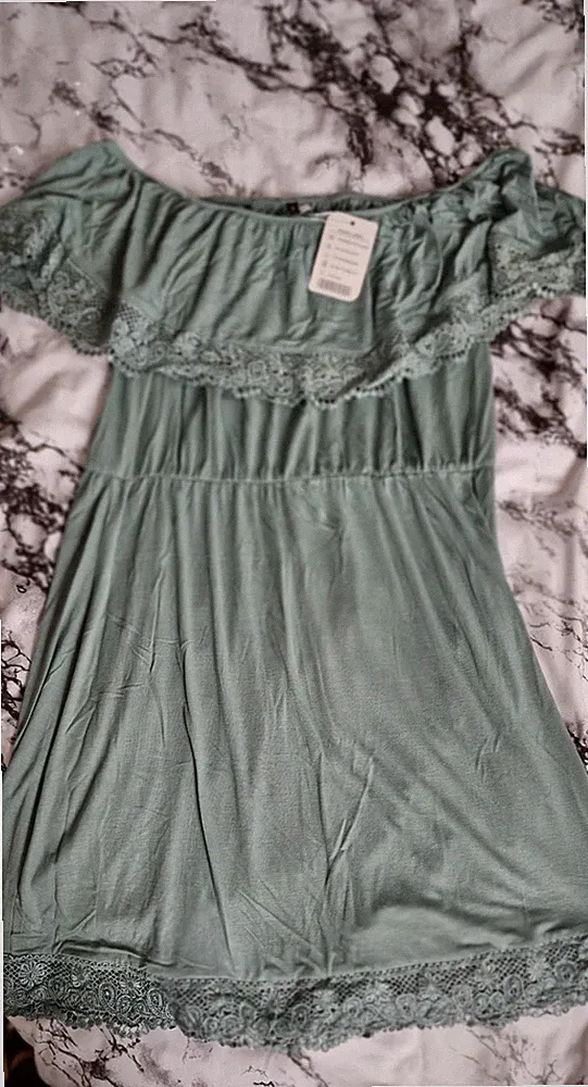Kleid/ Carmen- Kleid/ Volant am Ausschnitt/ Sommerkleid/ Casual/ Gr. L grün NEU
