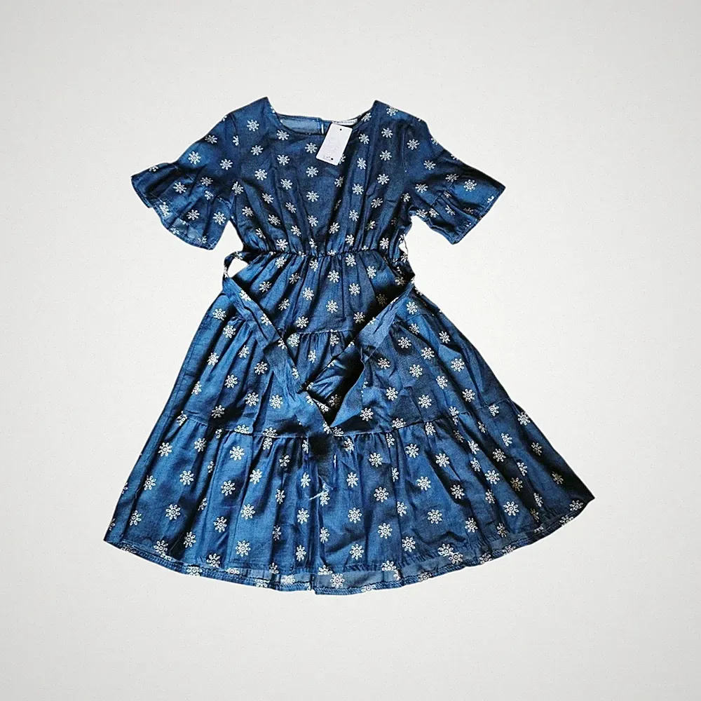 Kleid Damenkleid kurz Denim Jeans blau Blumenmuster Rüschenärmel neu