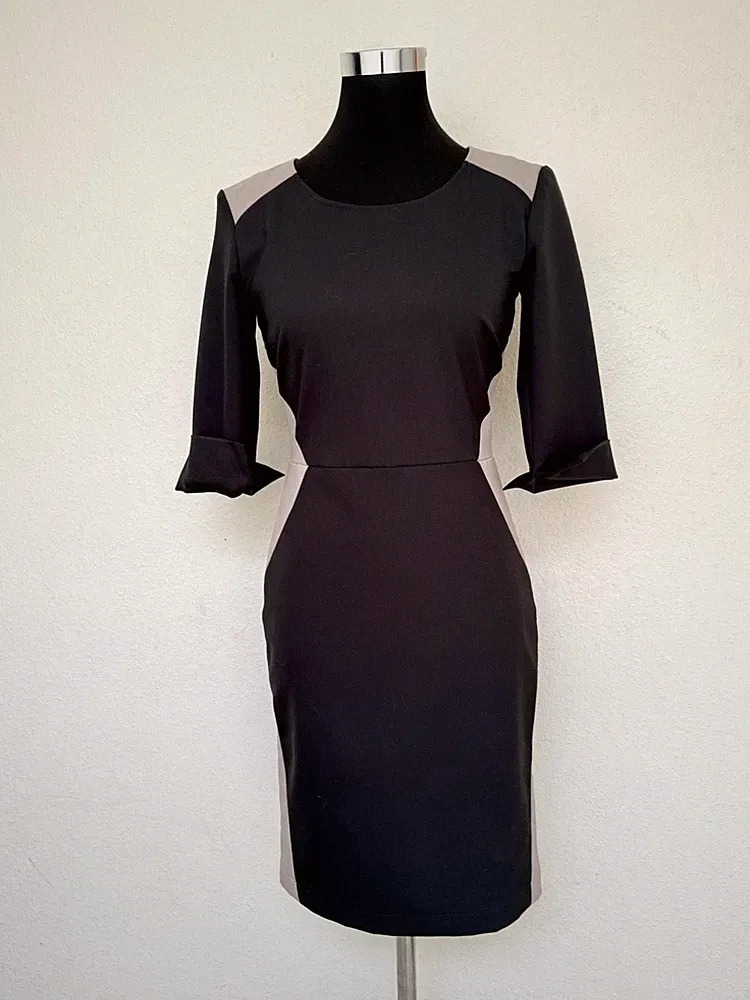 Kleid elegant figurbetont schwarz/beige knielang Halbarm 36 seitliche Einsätze