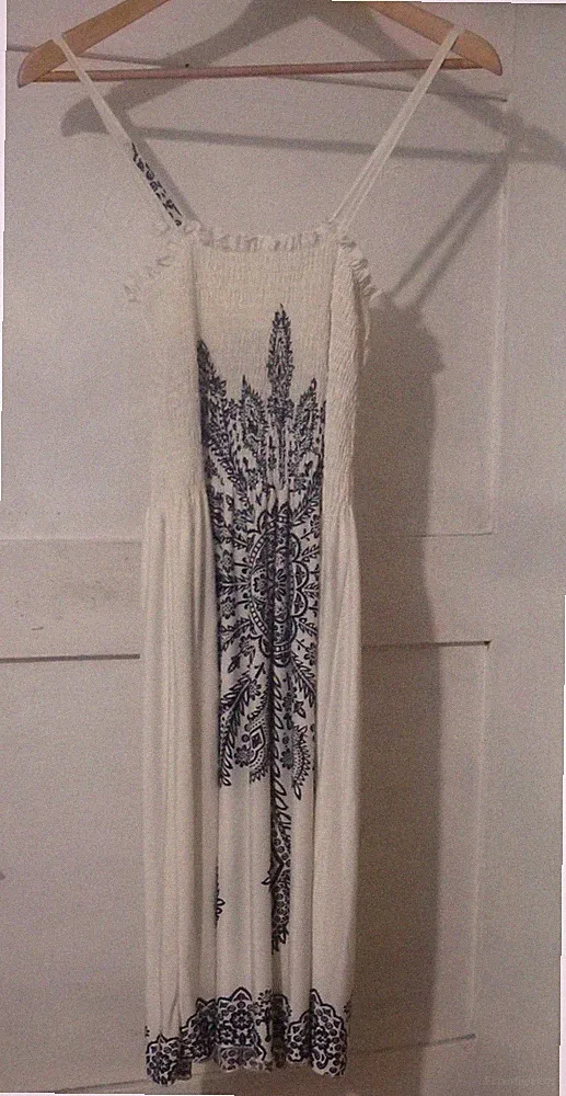 Kleid elfenbein mit schwarzem Muster Gr. 38 Gummibund oben Träger verstellbar