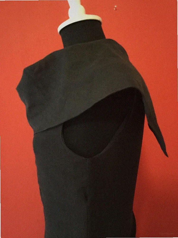 KLEID**FESTLICH CHIC**SCHWARZ**GROßER INTERESSANTER KRAGEN**GR.S/M**