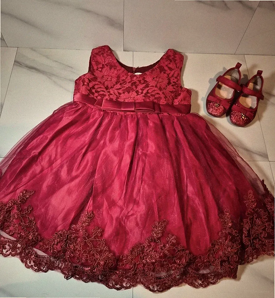 Kleid für besondere Anlässe rot Spitze gefüllt Lagenlook Schleife & rote Schuhe Baby Größe 9-12 M
