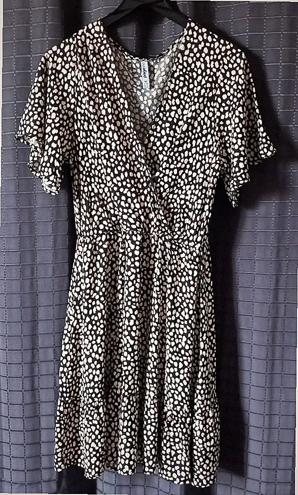 Kleid Gr. 42 von PageOne schwarz Muster Gummizug tiefer Ausschnitt Viskose