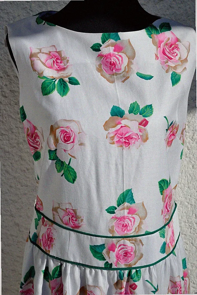 Kleid Handarb. Baumwolle weiß rosa grün 38 (-40 ?) neu Rosen A-Linie Sommerkleid