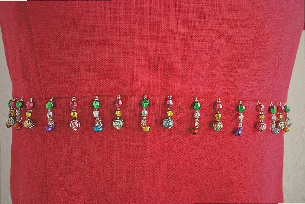Kleid Handarbeit neu edles Leinen Rot 38 - 40 Etuikleid Perlenborte Sommerkleid