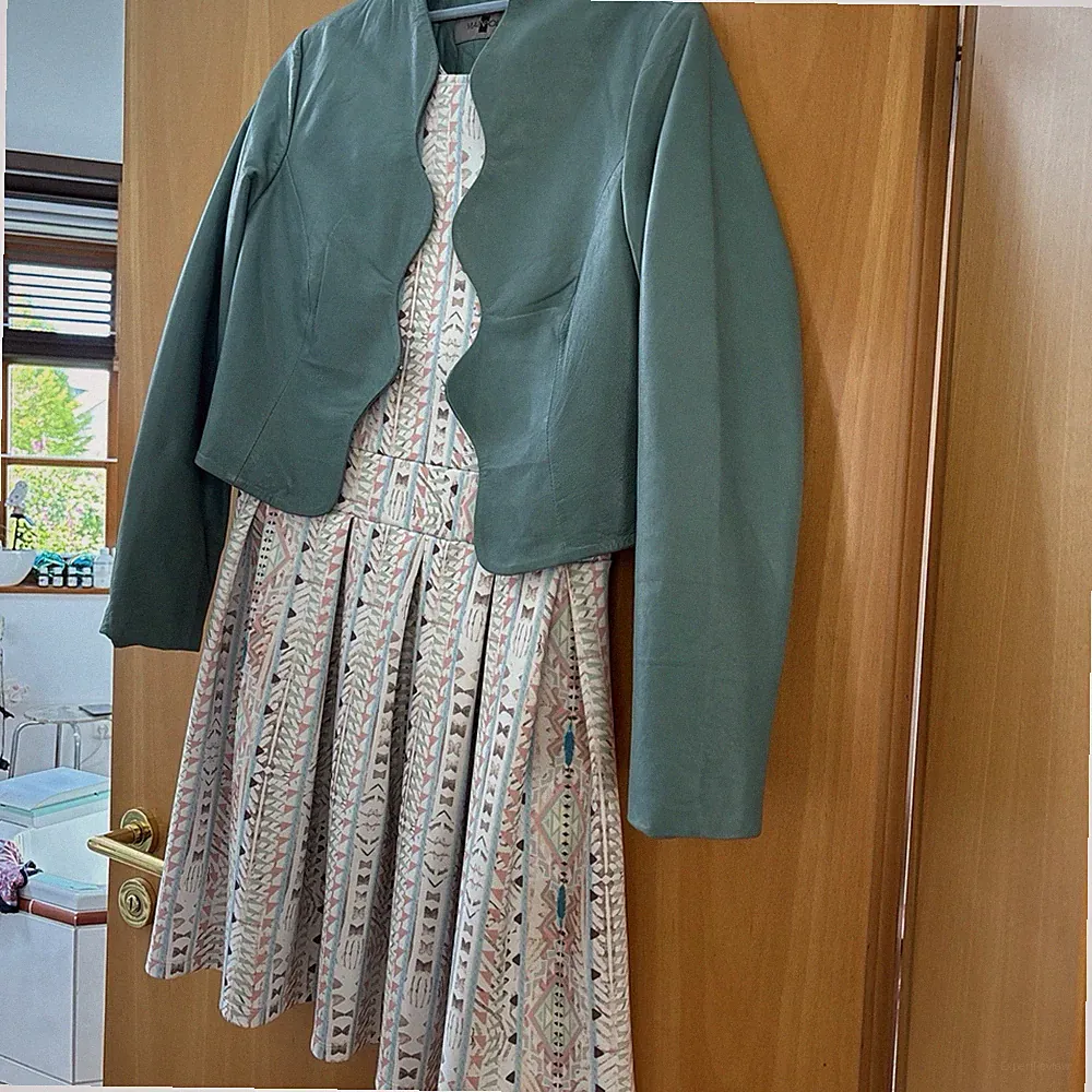 Kleid mit Lederjacke passend Größe 38