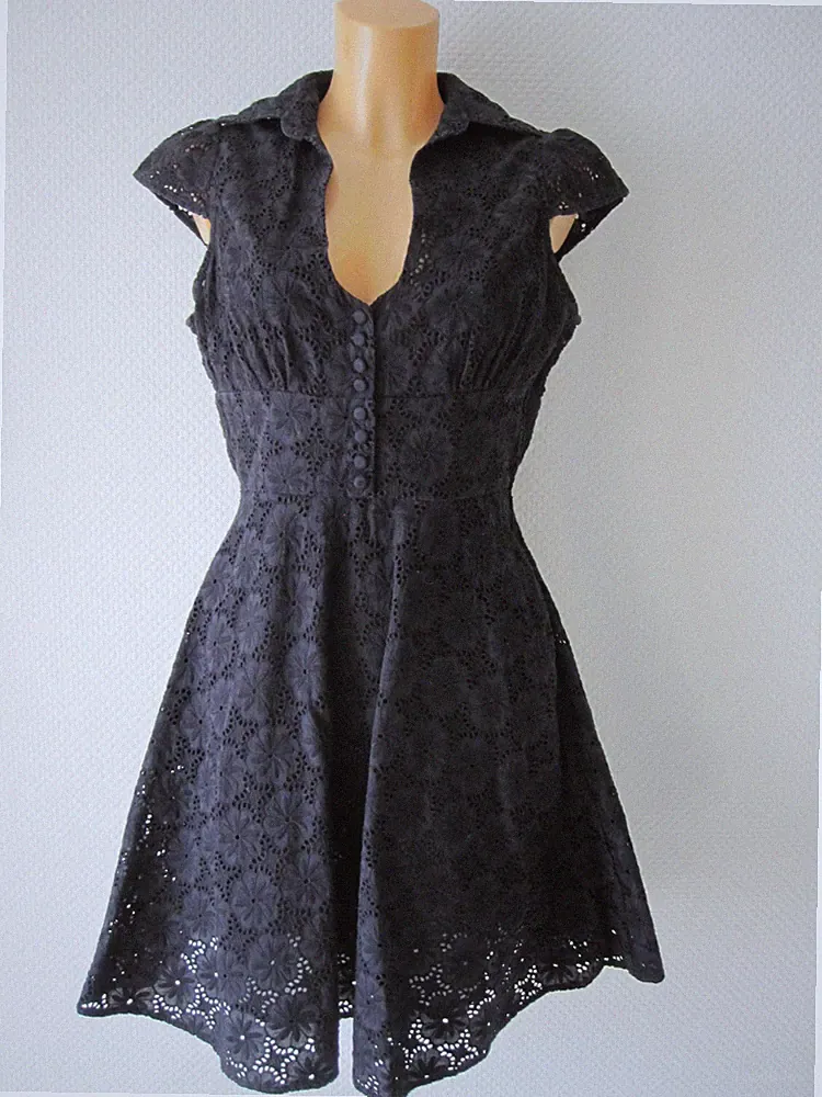 KLEID SOMMERKLEID A-Linie weiter Rock Lochstickerei Flügelärmel schwarz Gr. 38