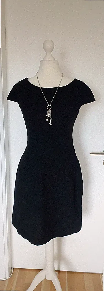 Kleid Stoffkleid ma! schwarz A-Linie Größe S M 36 38 fester Stoff knielang
