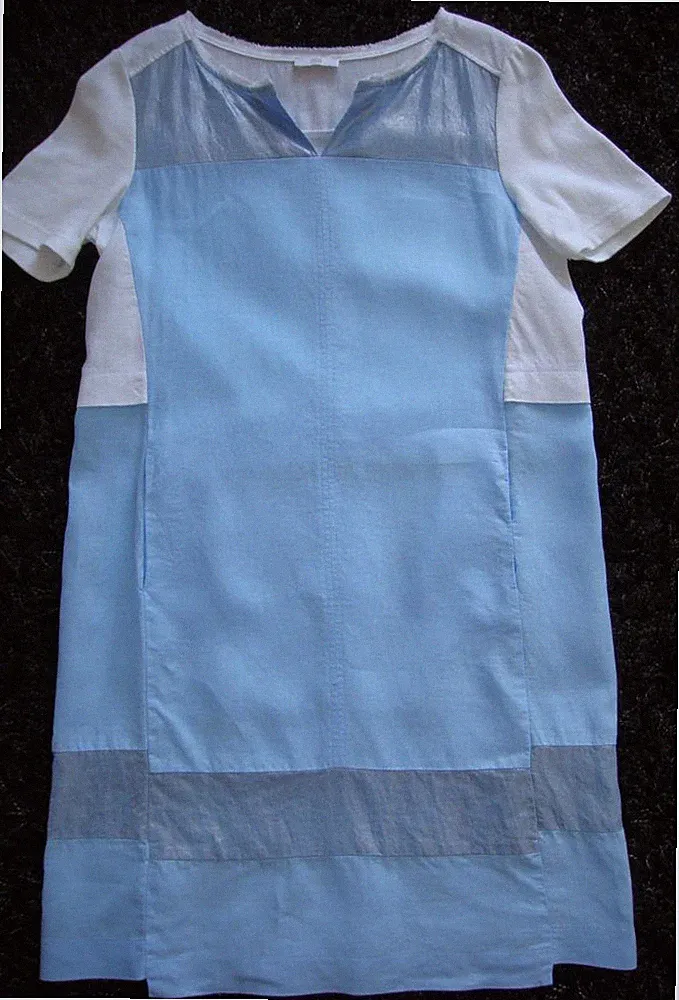 Kleid von RIANI, 100 % Leinen, Gr. 40, neuwertig, aktuelles Modell, Blau / Weiß
