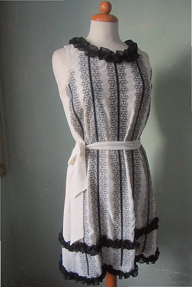 Kleid weiß / schwarz Rüschen Sommerkleid DOLICETTI couture schick Gr 38 M