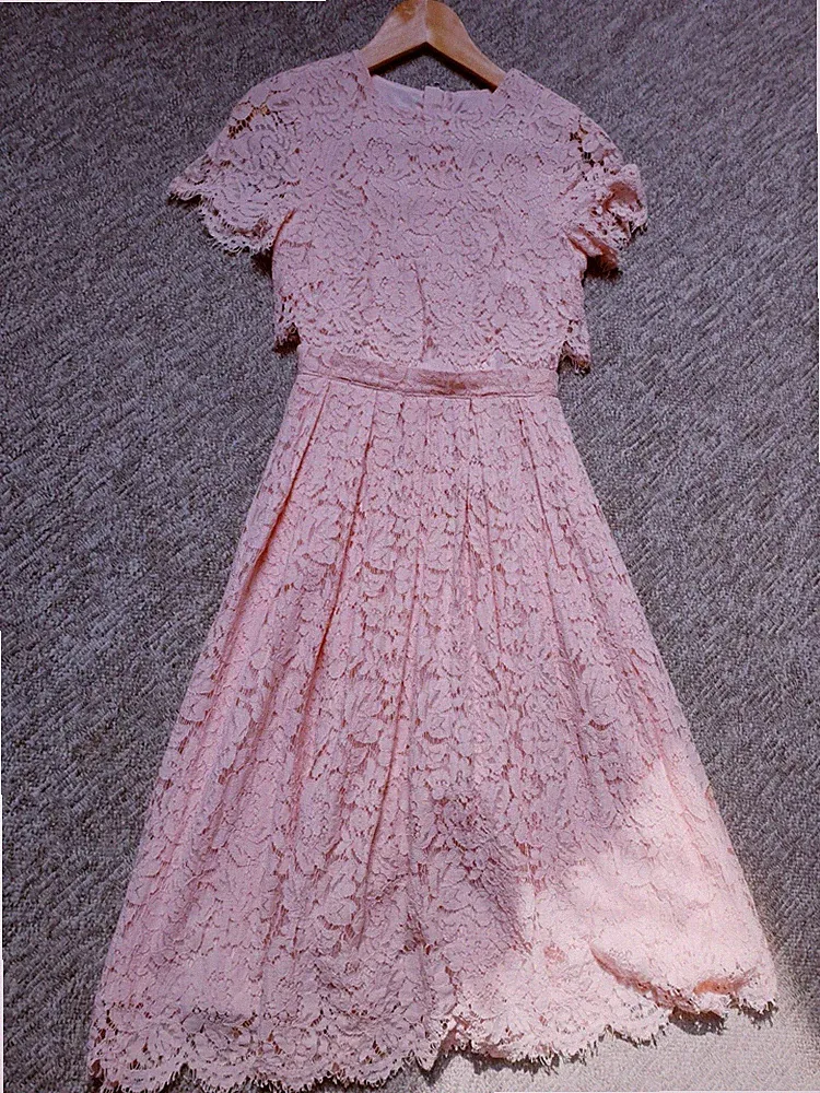 Rosa Blumenkleid