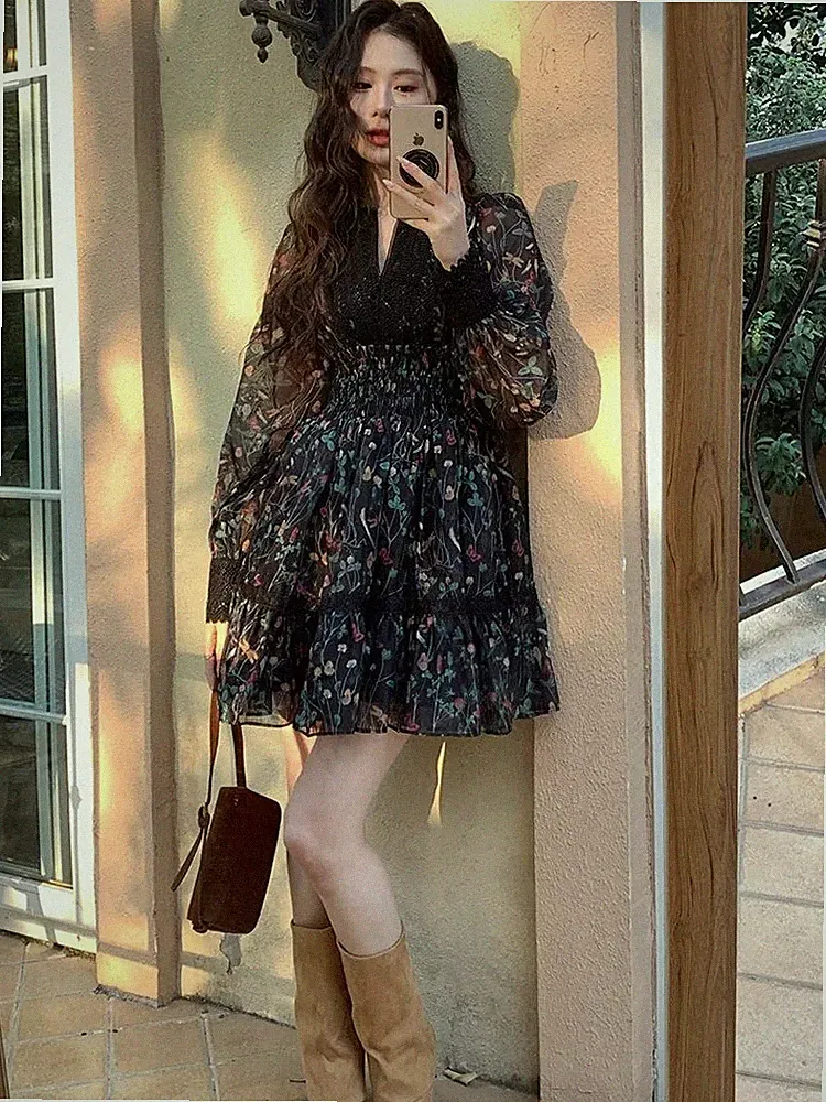 Kurzes Blumen Kleid Schwarz Rüschen Weite Ärmel Boho CF69651