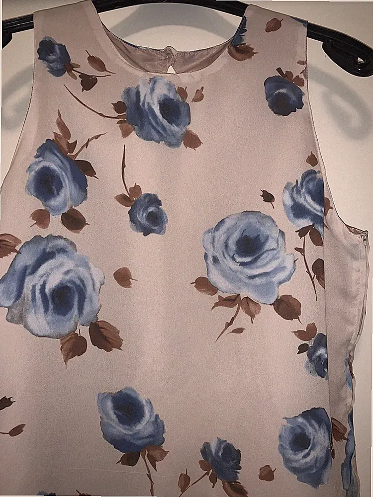Kurzes Kleid Creme Blaue Rosen, Größe 40