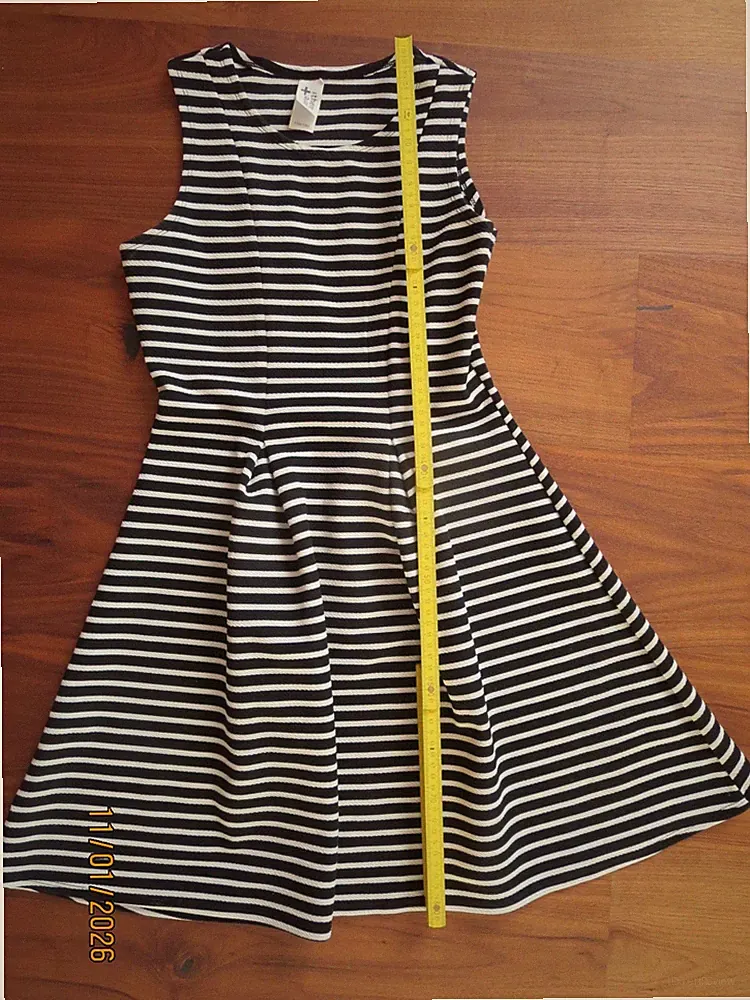 Kurzes Kleid gesteift weiss-schwarz Gr. 158/164 C&A