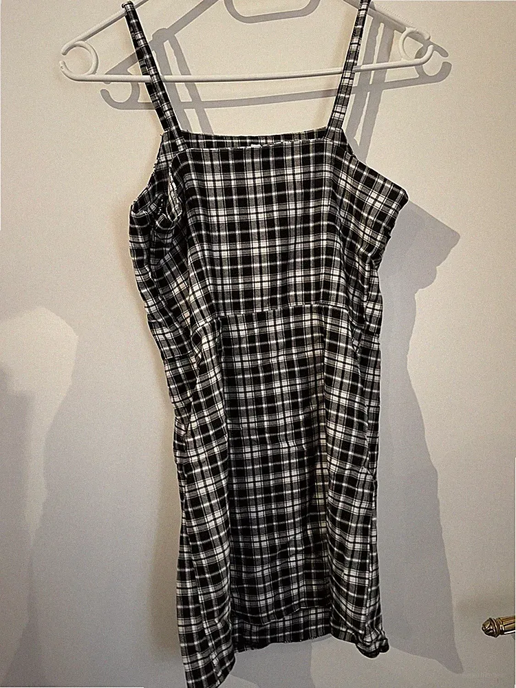Kurzes Mädchenkleid, schwarz-weiß kariert, Größe 146/152, von C&A