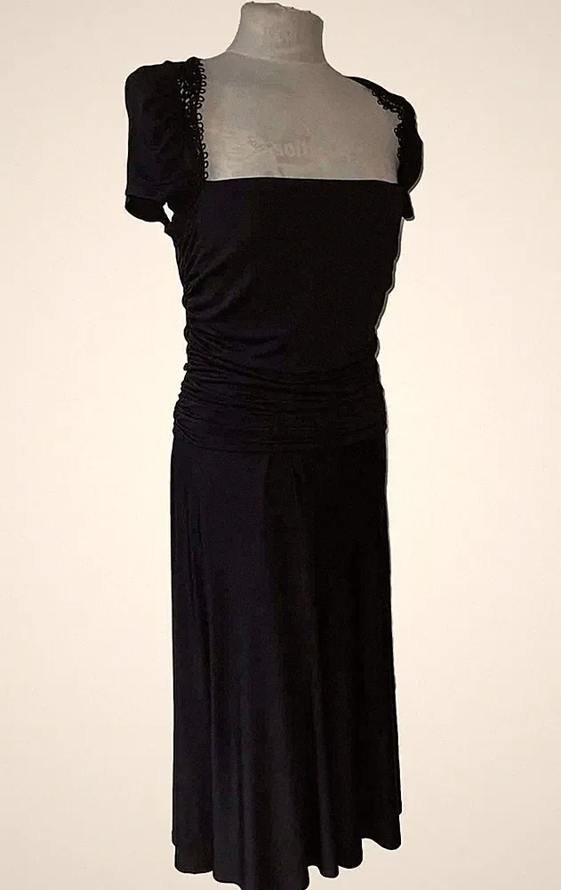 La Perla Etuikleid 46 schwarz integrierter BH eckiger Ausschnitt Stretch Flügelärmel Rüschen