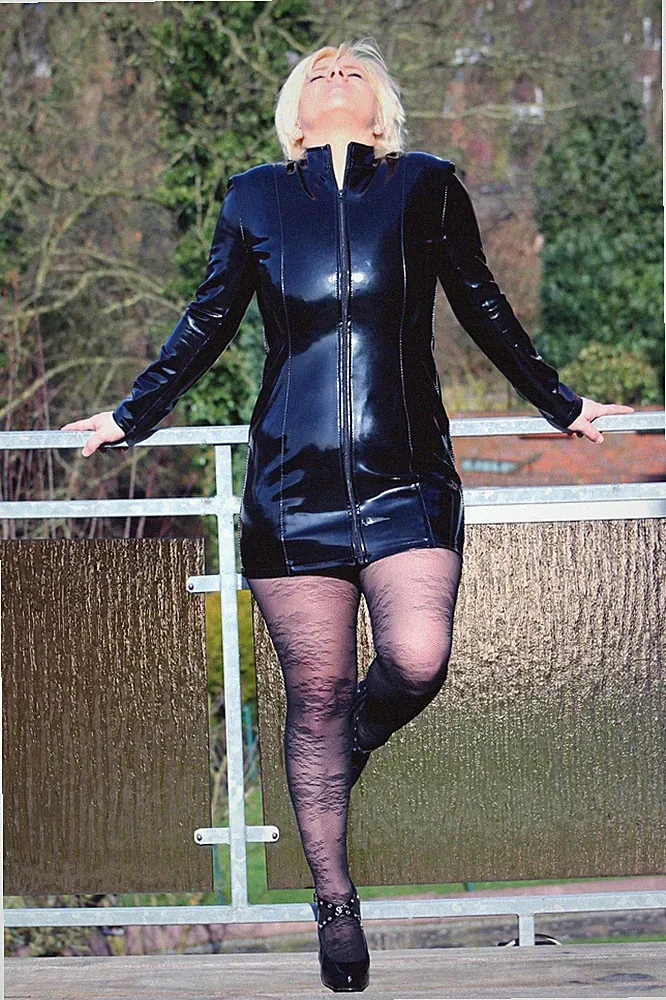 Lack Kleid Vinyl Qualität schwarz ode weiß langarmig Reißverschluss S M L XL XXL