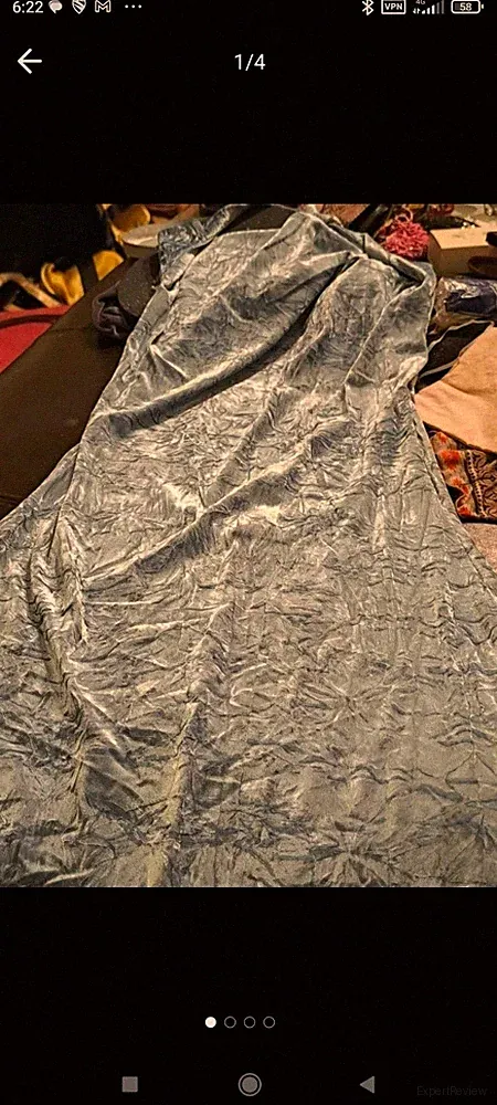 Langes hellblaues Samtkleid, tief geschnittener Rücken und zum Binden , Gr. 42.