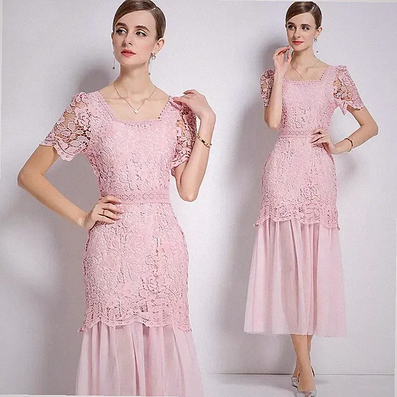 Langes Kleid Rosa Pastell aus Spitze Elegant Mit Hals A Boot Und Hülle