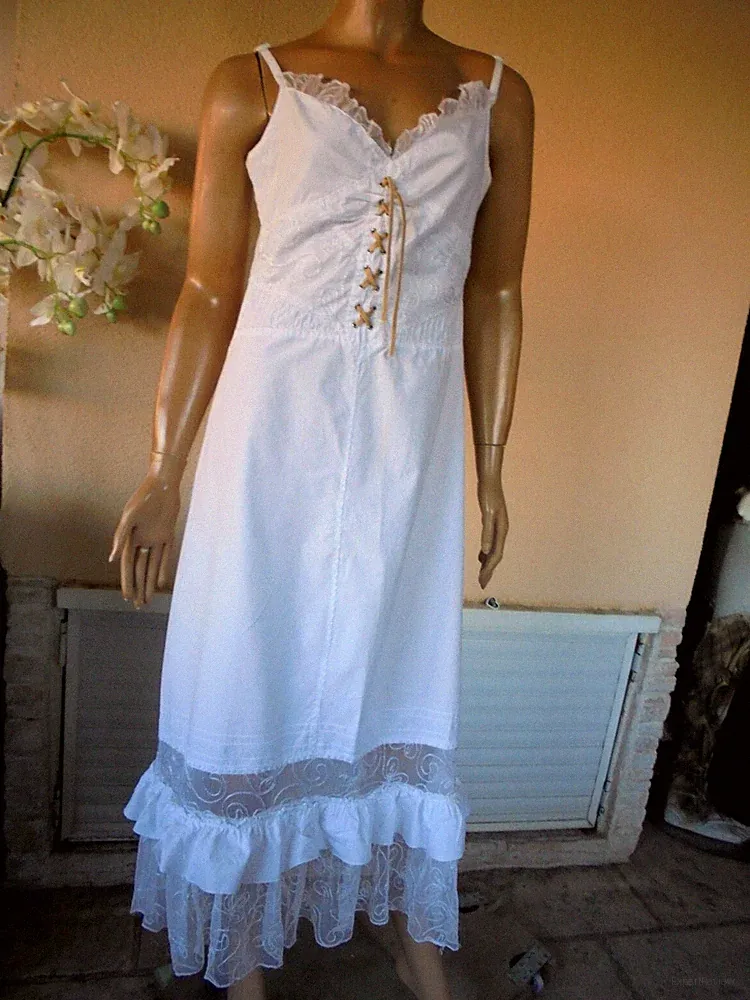 LANGES SOMMERKLEID WEISS MIT RÜSCHEN-TRÄGERN & SPITZE GR. 2 40/42/44