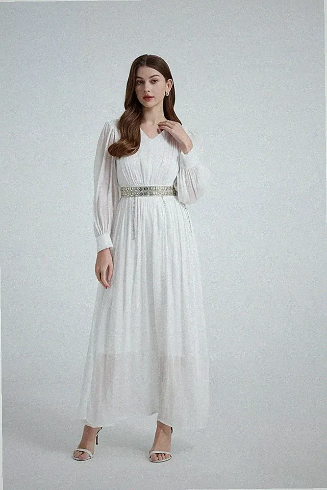 Langes Weißes Sommerkleid Mit Gürtel Und Langen Ärmeln Elegante Quasten CF40338