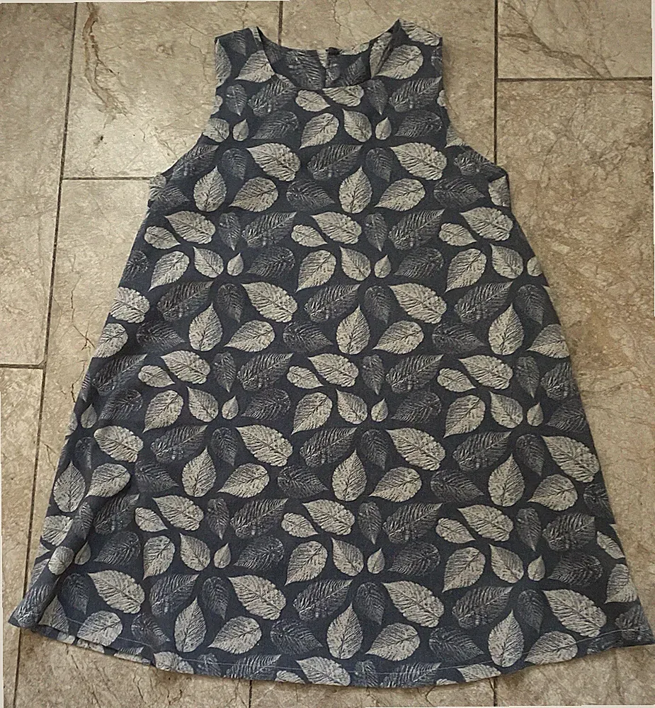 Leichtes Sommerkleid A-Linie blau/weiß Blättermuster Rundhals Gr. 40/42