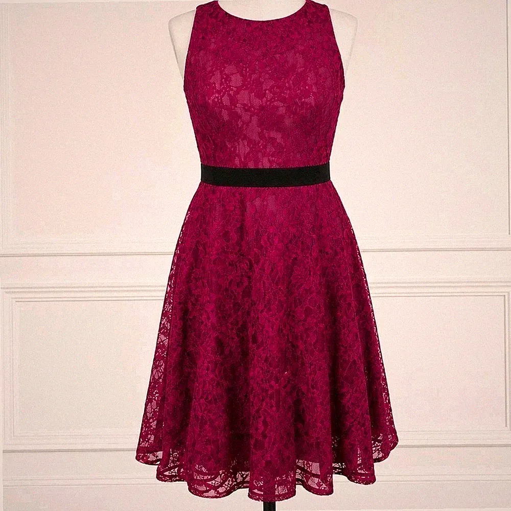 Little Mistress Skaterkleid beere Spitze UK 12 fuchsia Abschlussball Hochzeit Gast Party