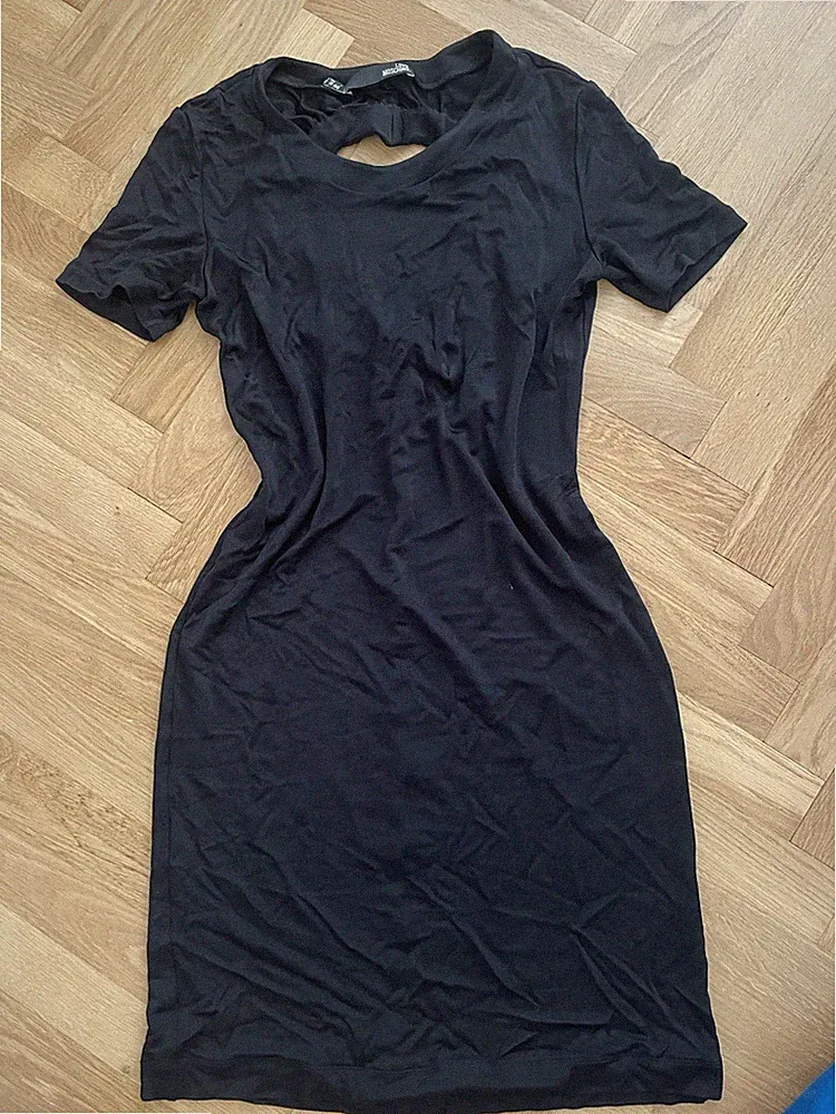 LOVE MOSCHINO Kleid Schwarz Herz Rückenausschnitt Gr DE 38/40 IT44 Valentinstag