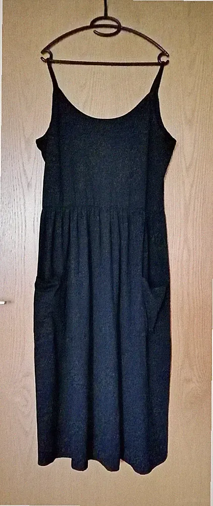 Luftiges Damen Trägerkleid Schwarz A-Linie mit Taschen Größe XXL (Größe 52/54)