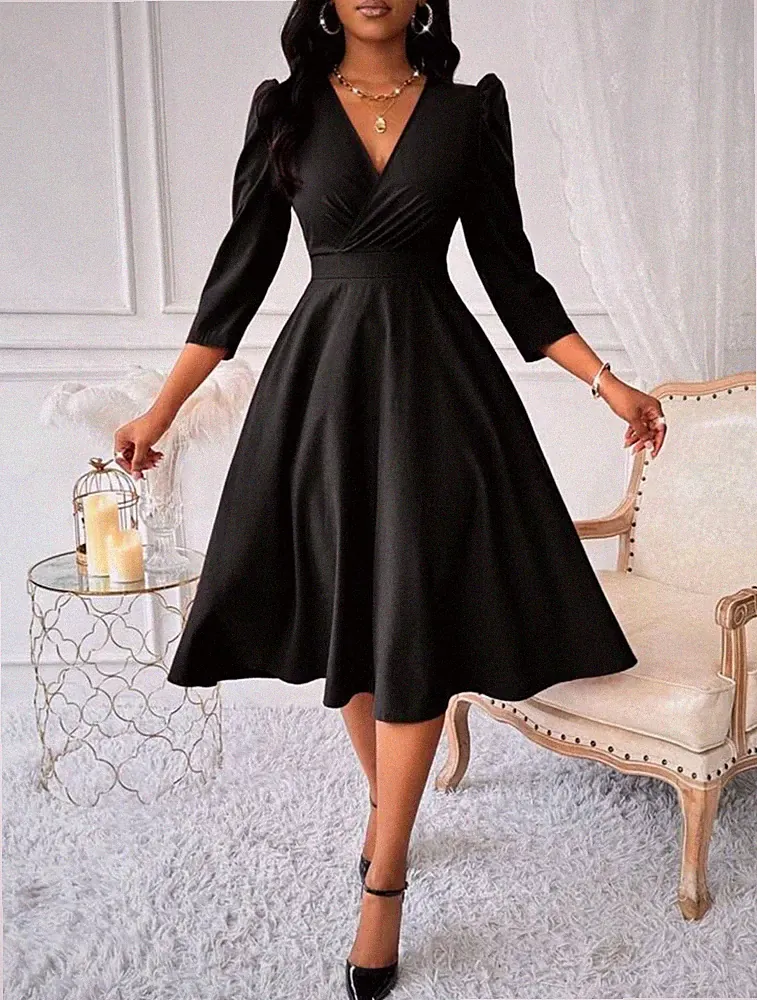 Lyxana V-Ausschnitt tailliertes Kleid für Damen mit 3/4-Ärmeln und ausgestelltem
