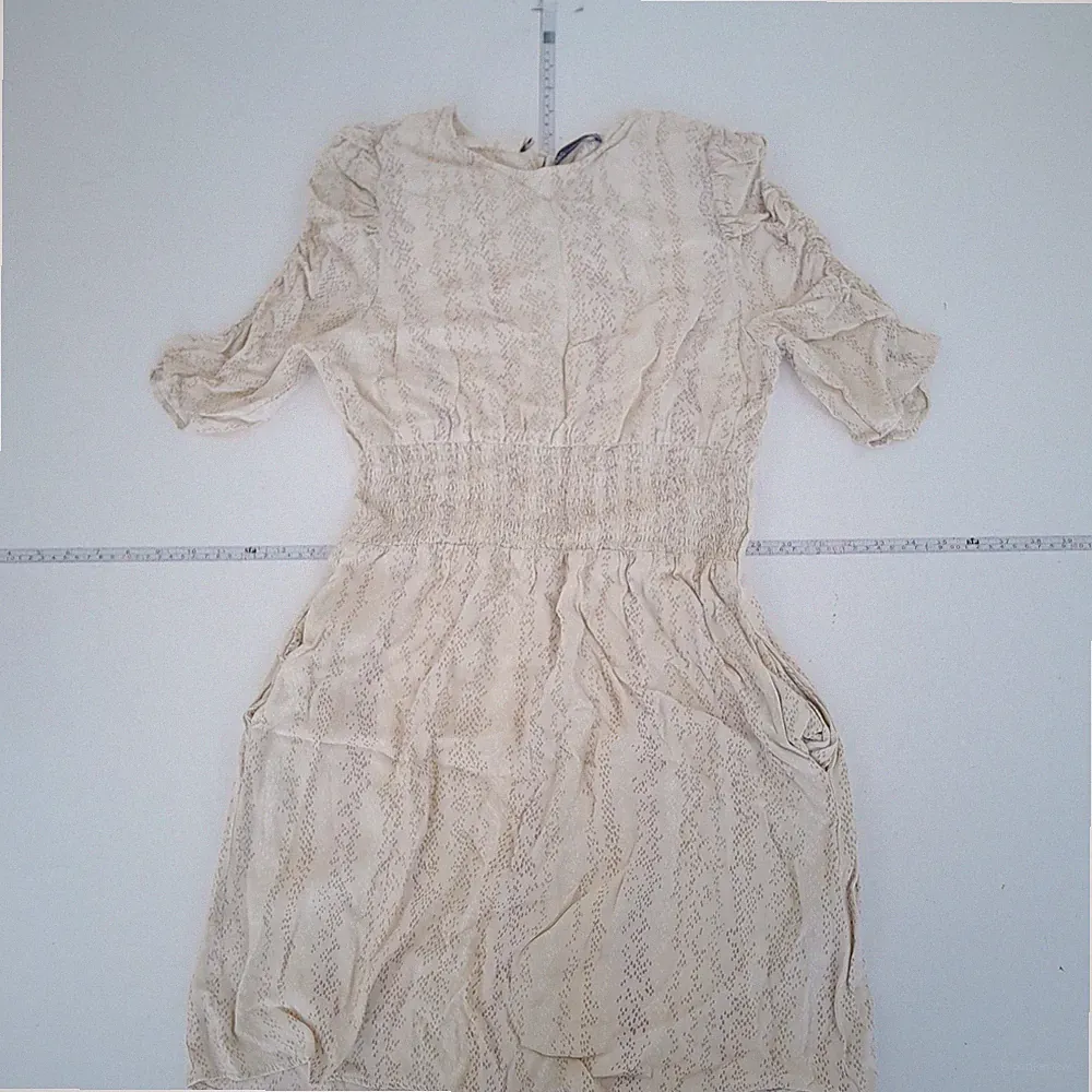 M&S Kleid 14 Beige Kurz Rüschenärmel Rundhals Knielang Muster