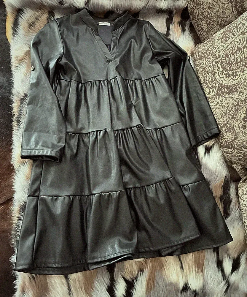 Made in Italy Damen A-Linien Kleid Lederoptik schwarz V-Ausschnitt Rüschen Gr. M