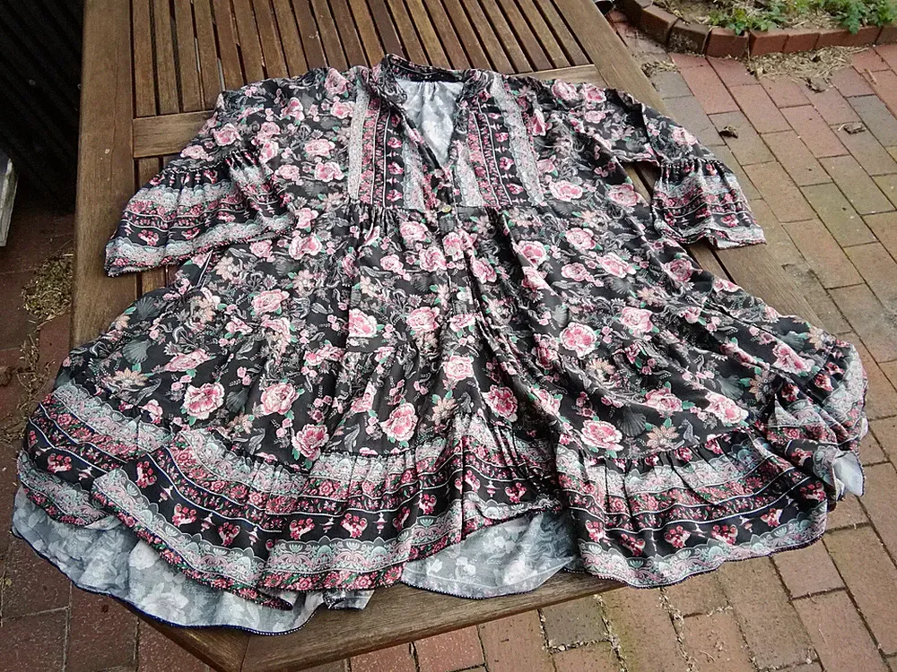 Made in Italy kurzes Blumen A-Linien Kleid Volant Stufenkleid schwarz rosa M 40