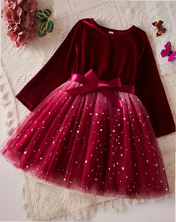 Mädchen Elegantes, damenhaftes Langarm-Kleid mit Sternenmuster Weihnachten