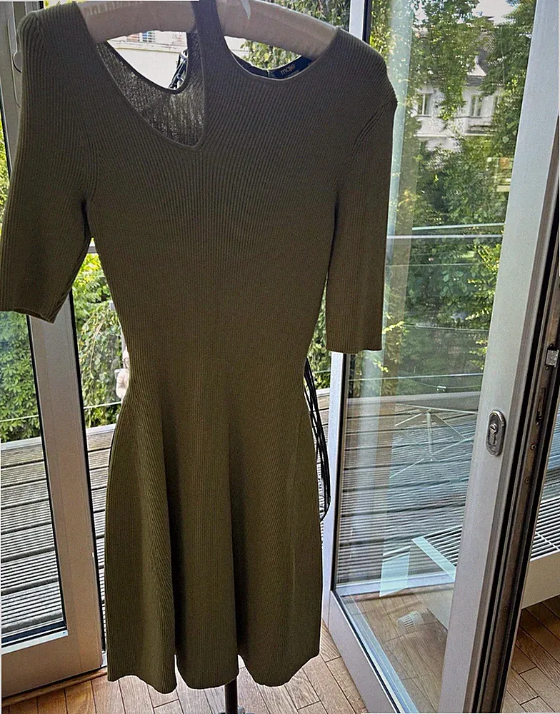 Maje Strickkleid Khaki/grün Rippstrick Knopfleiste 3/4-Arm kurz Gr. 36