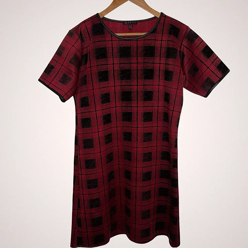 Mandi Damen Gr. UK 14 Kurzarm Kleid schwarz rot kariert Tartan getragen sehr guter Zustand