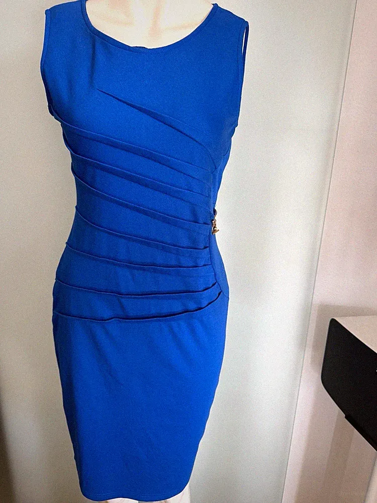 Mango Etuikleid Blau Ärmellos knielang Stretch Falten Kettendetail Gr M