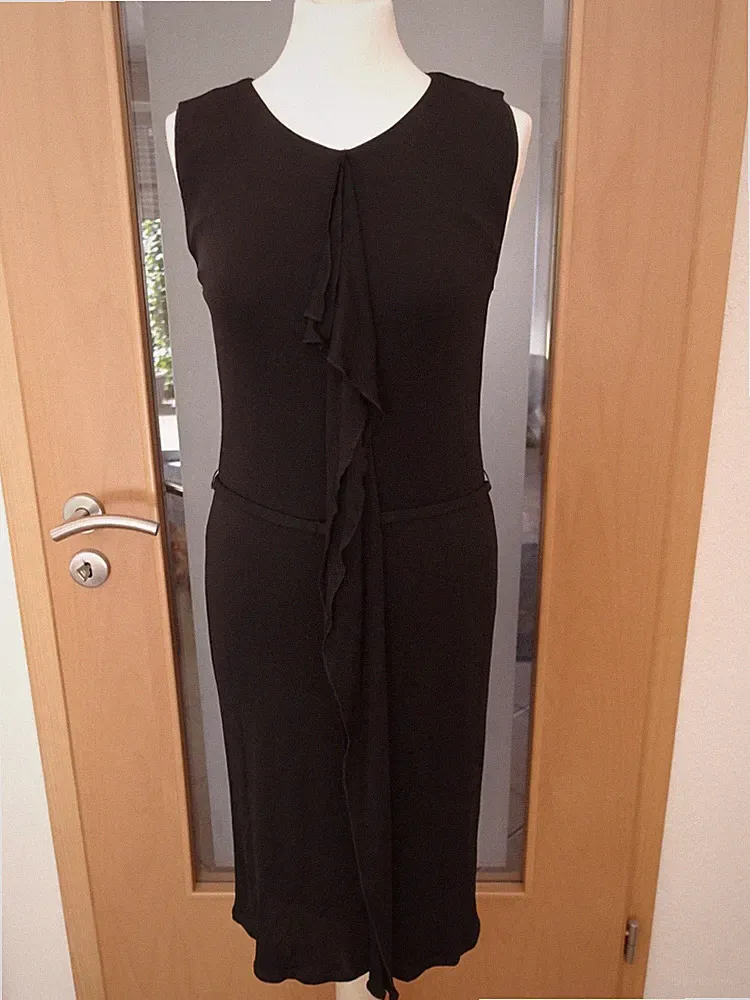 MARC CAIN Kleid Größe N5 D42 schwarz Ärmellos Volantbesatz Gürteldetail